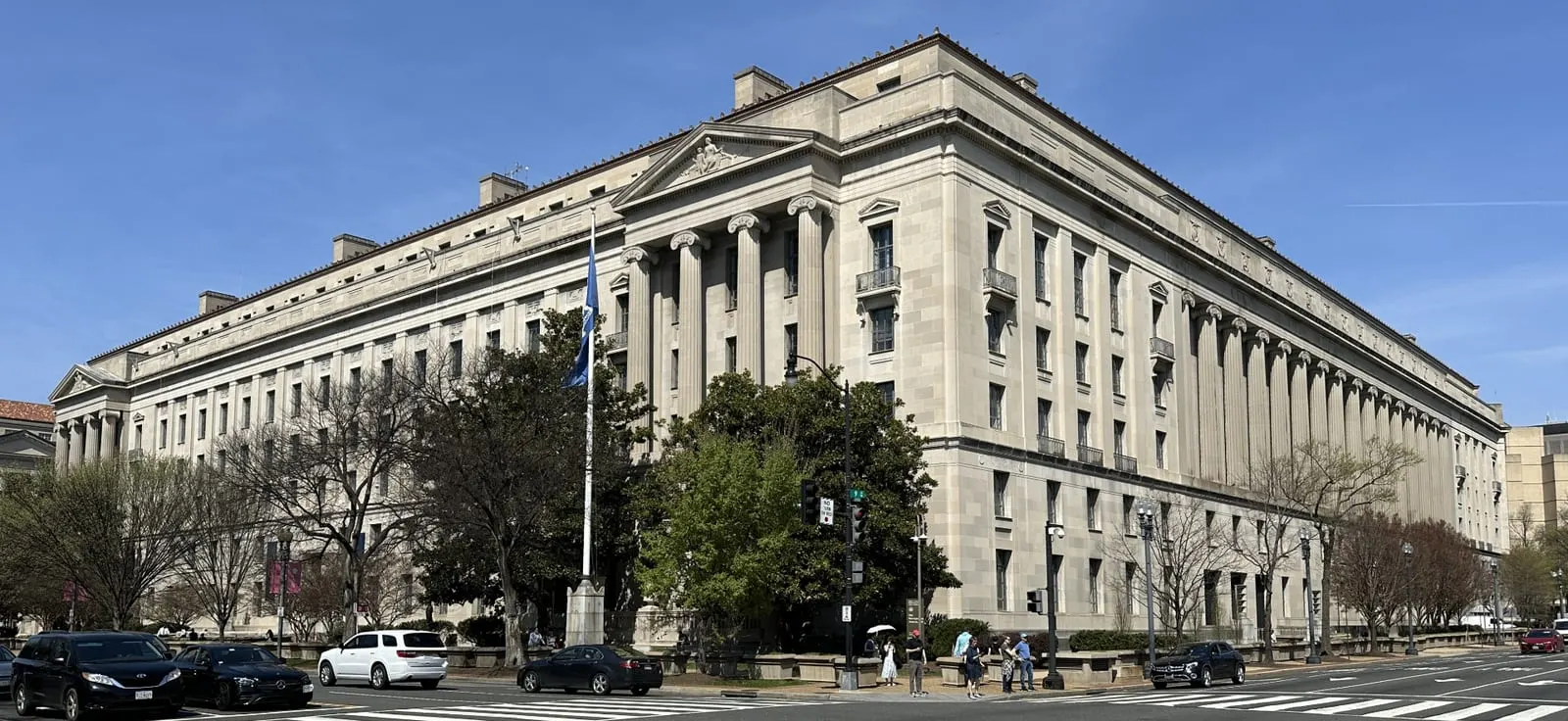 Säulenfassade des Department of Justice